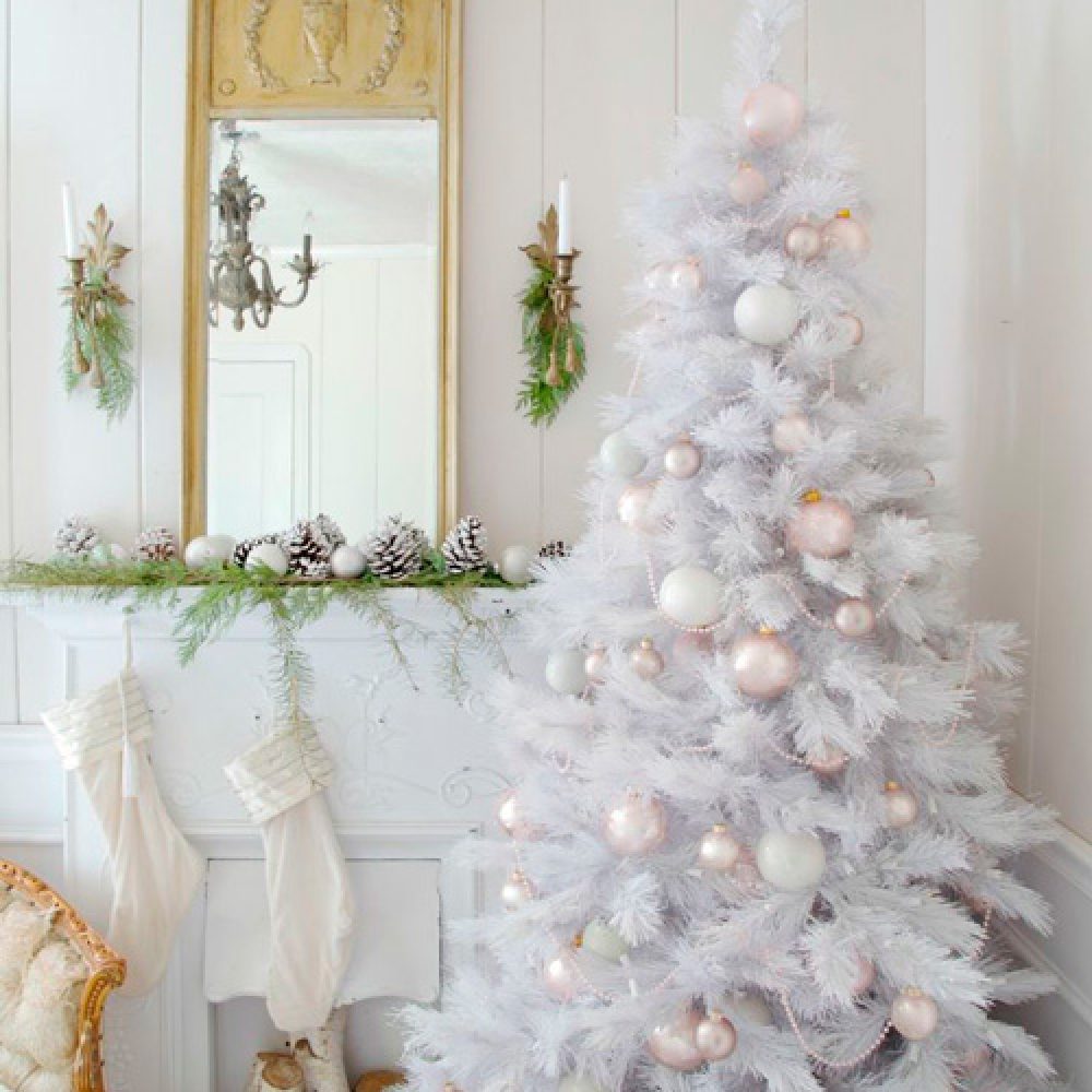 Pohon Natal Tema Putih